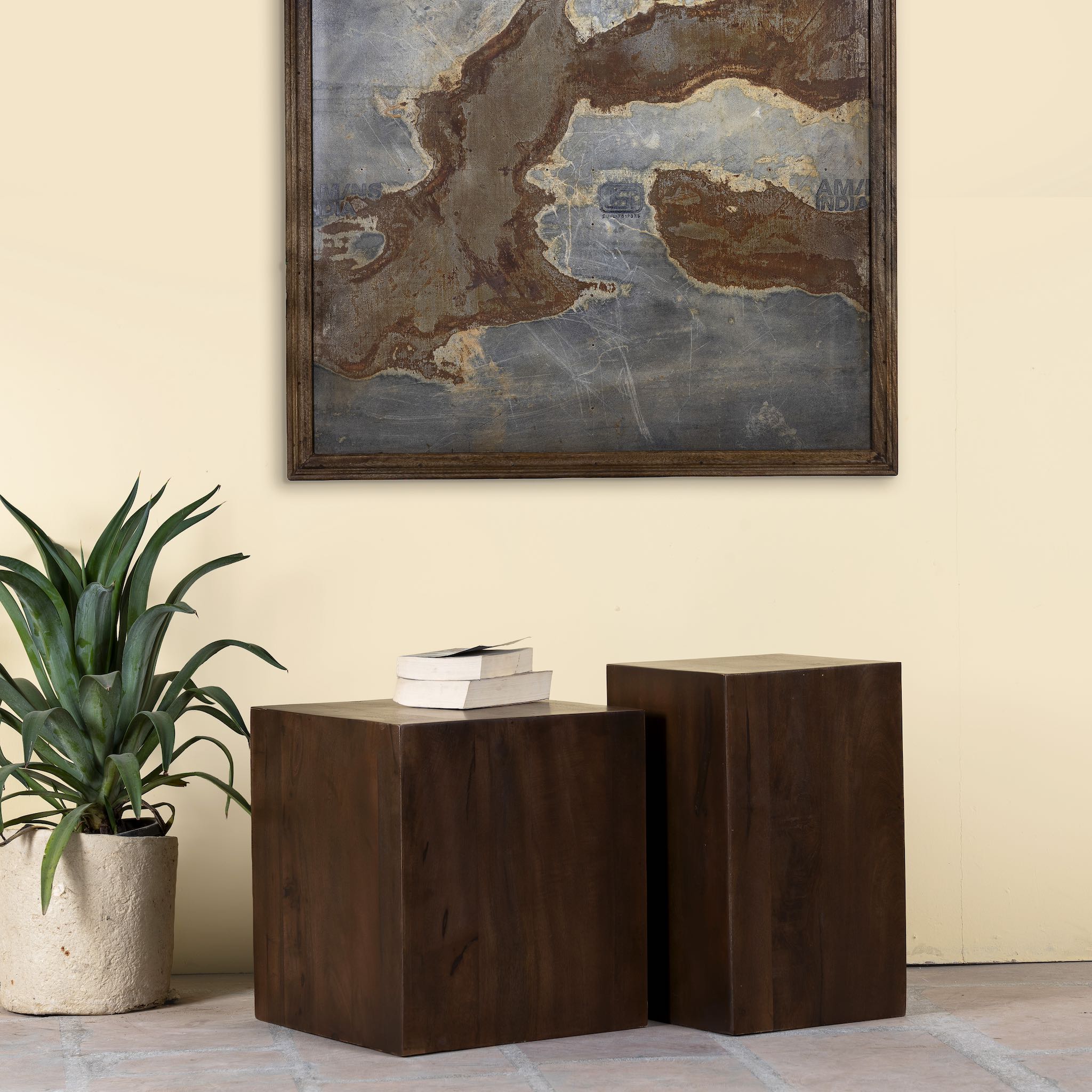 Image of a pair of minimalist side tables in solid mango wood, coffee table mango wood, Indian home decor, 30 × 30 × 50 cm.