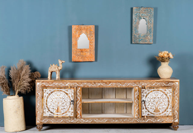 Whitewashed carved console table made of mango wood with floral motifs, four compartments; artisanal living room furniture, 180 × 40 × 65 cm.