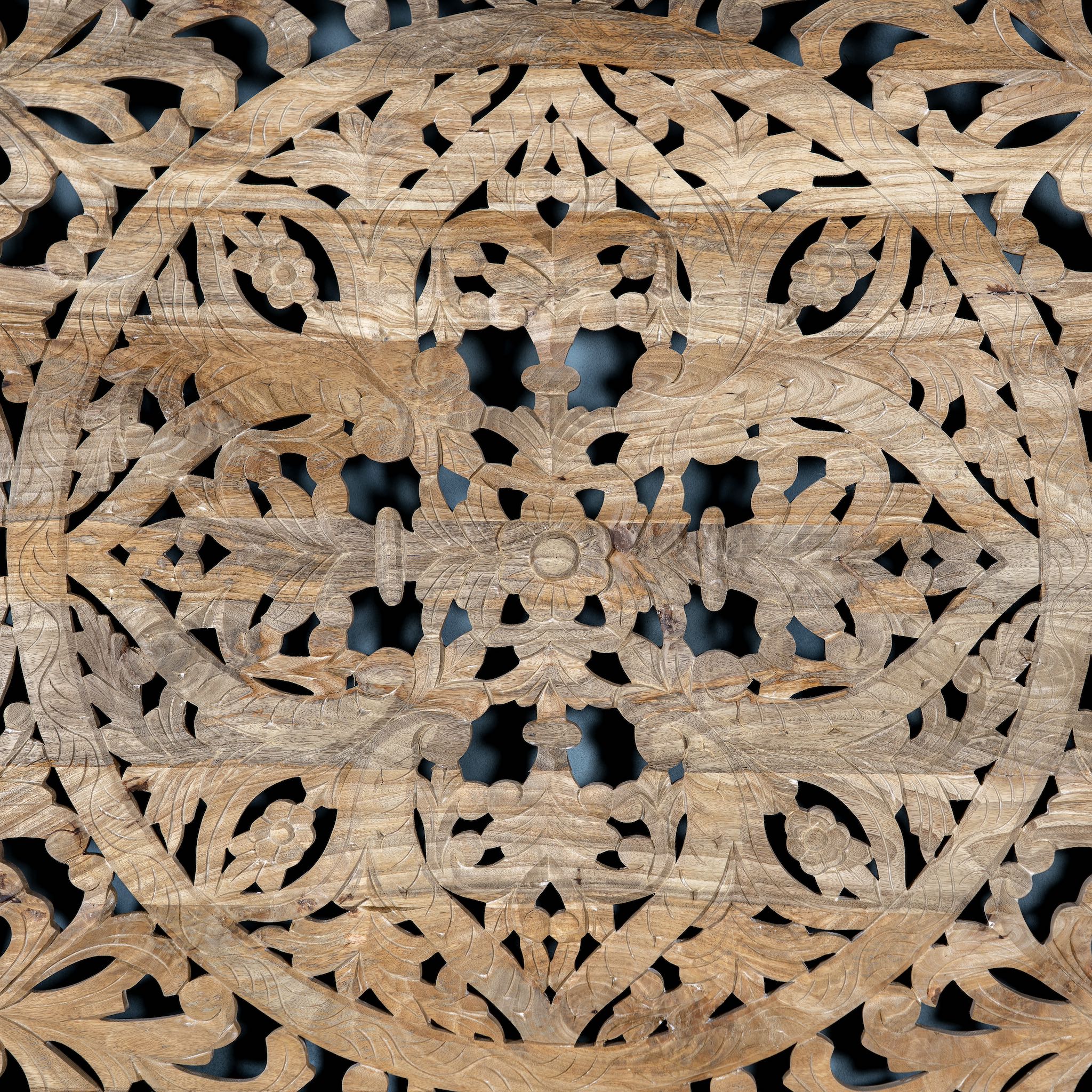 Close up image of the carvings of a hand-carved Indian 4-poster bed in solid mango wood with canopy design, rustic bedroom furniture, 180 × 200 cm.