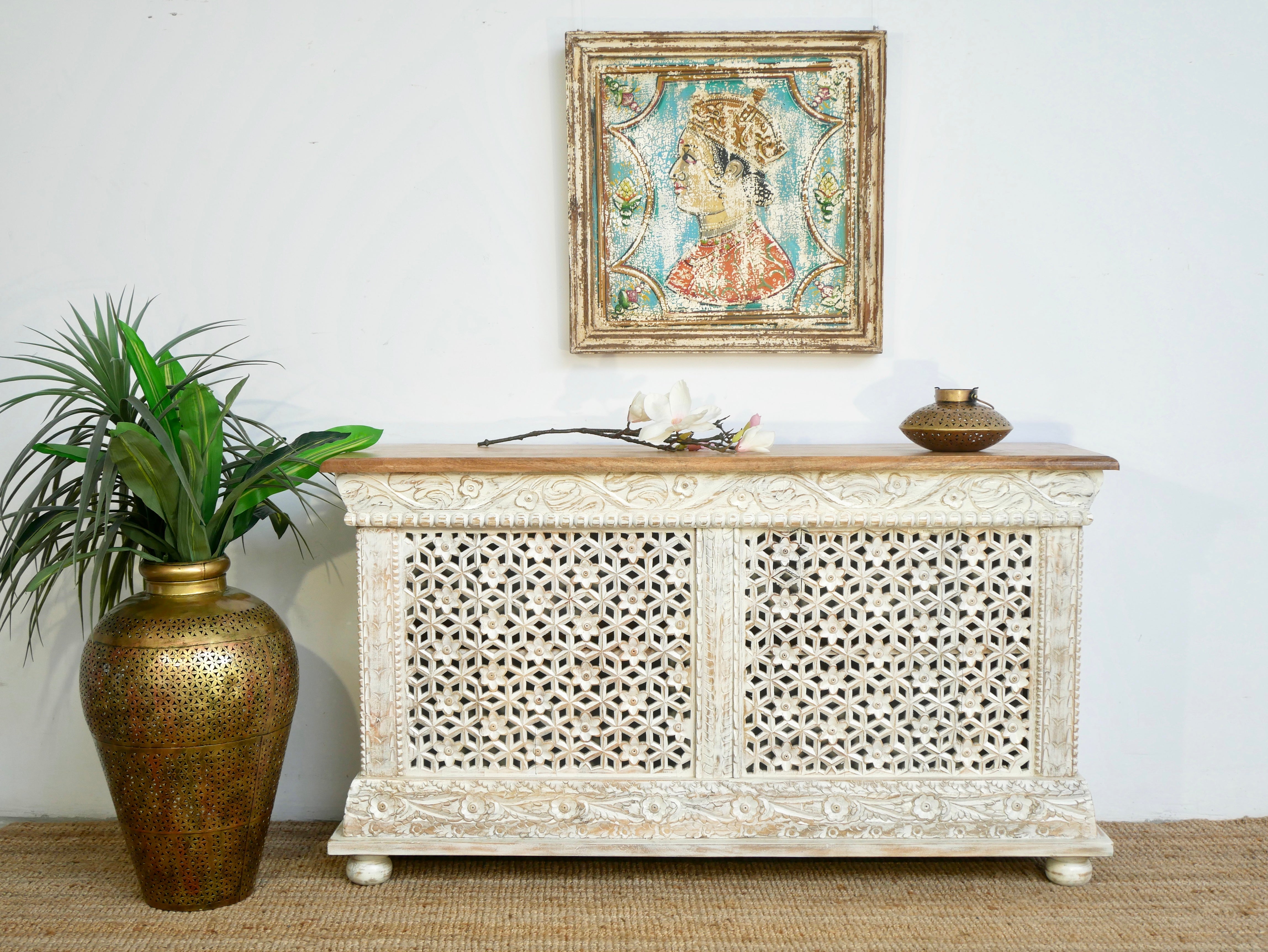 Handcrafted mango wood carved console table with Indian motifs; vintage-style entryway table with storage shelf, 150 × 90 × 40 cm.