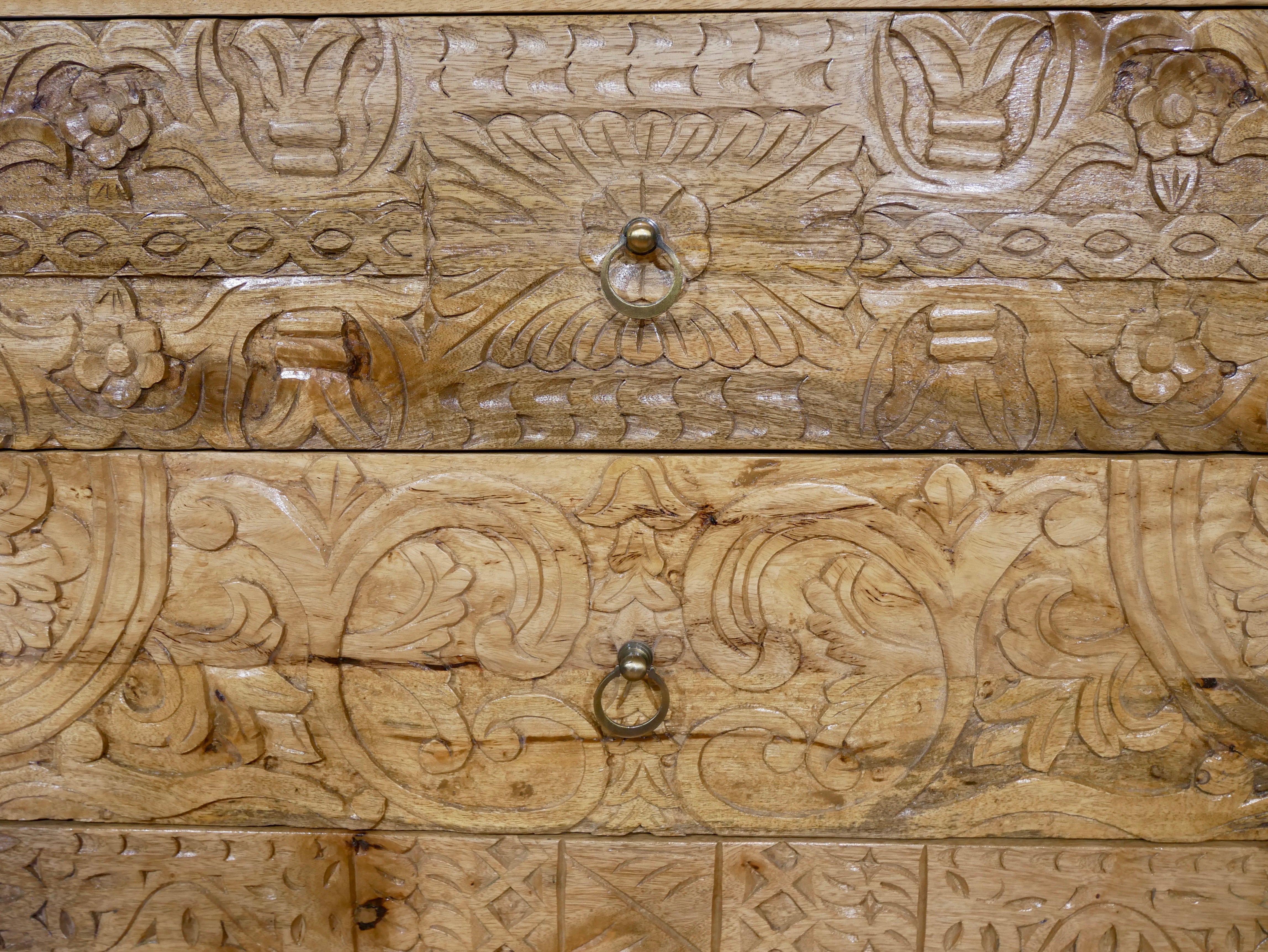 Diva, antique wooden chest of drawers