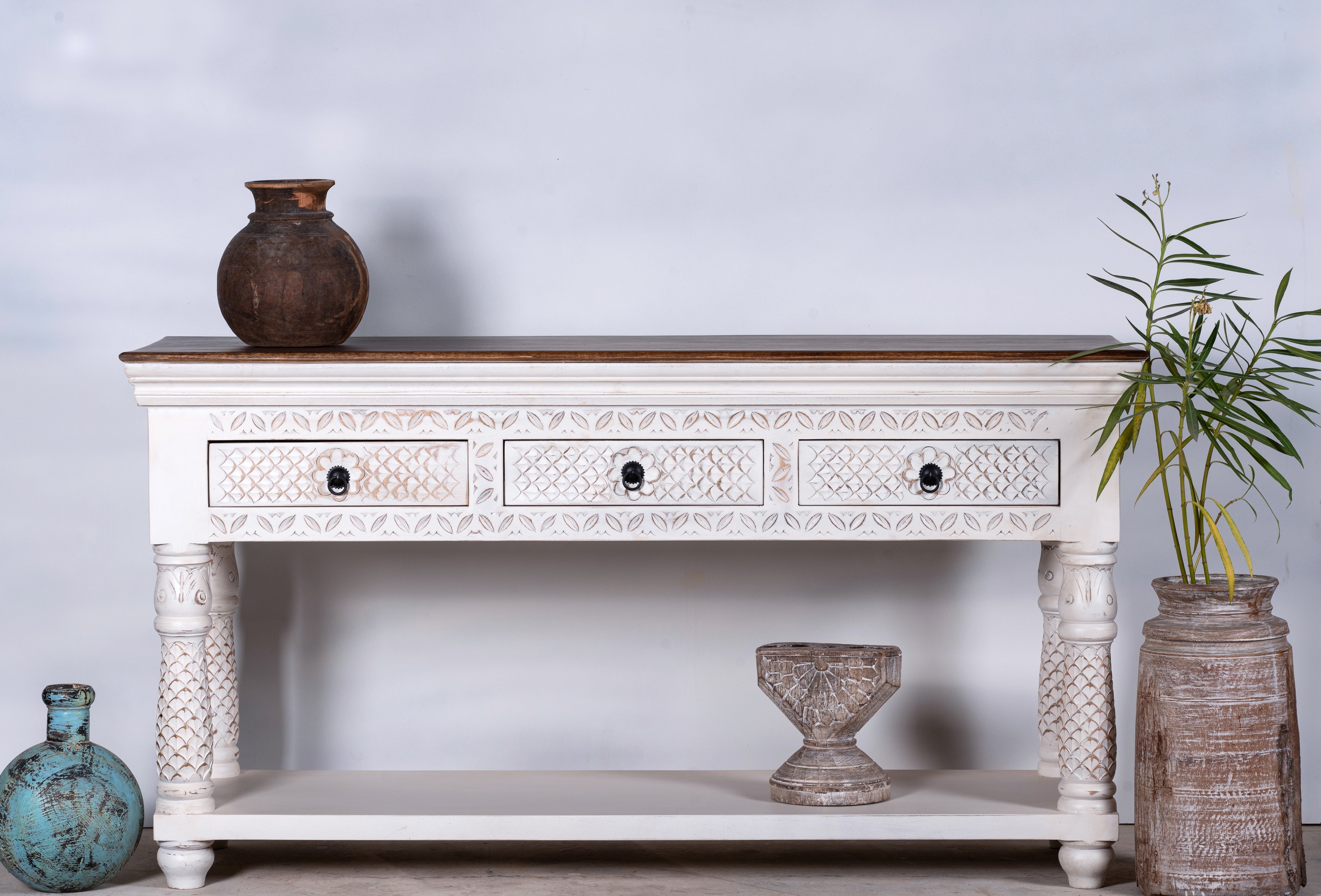 Hanuman, console-table with elegant details