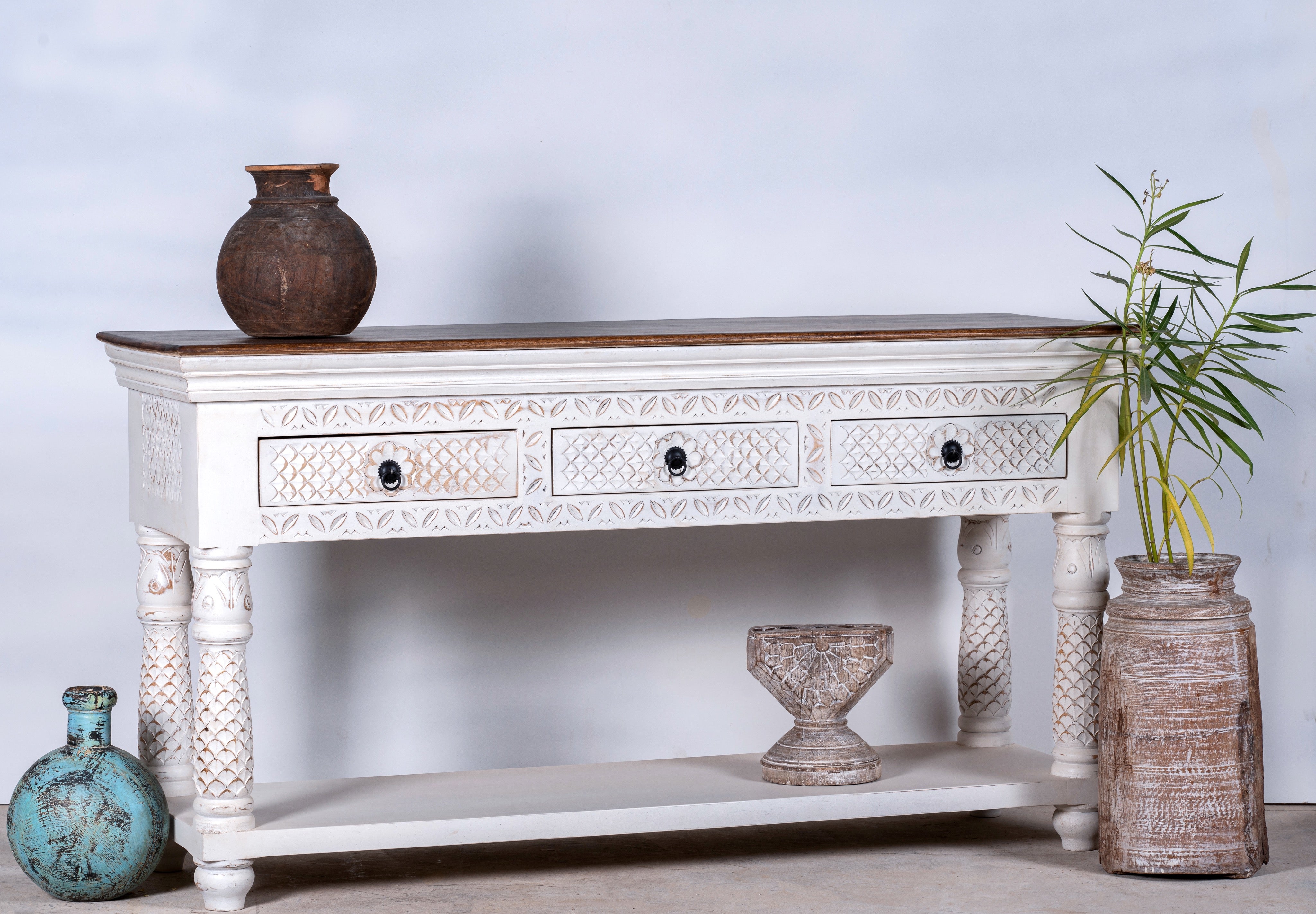 Hanuman, console-table with elegant details