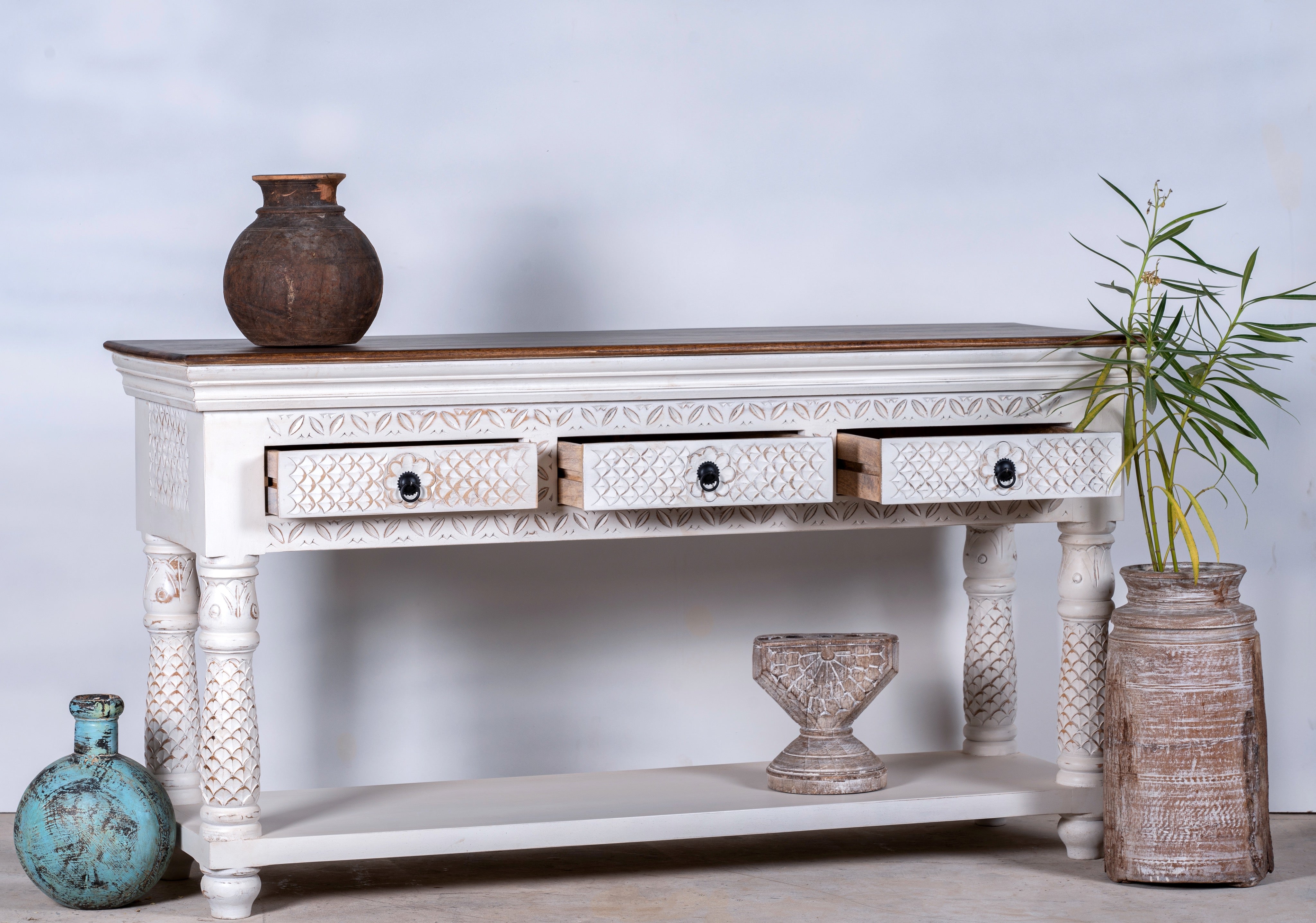 Hanuman, console-table with elegant details